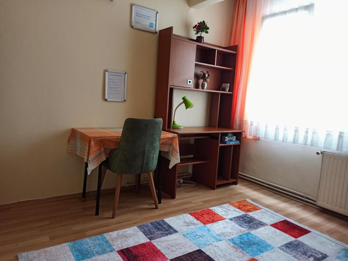 Private Room Close To Merter And Gungoren Textile Center 伊斯坦布尔 外观 照片